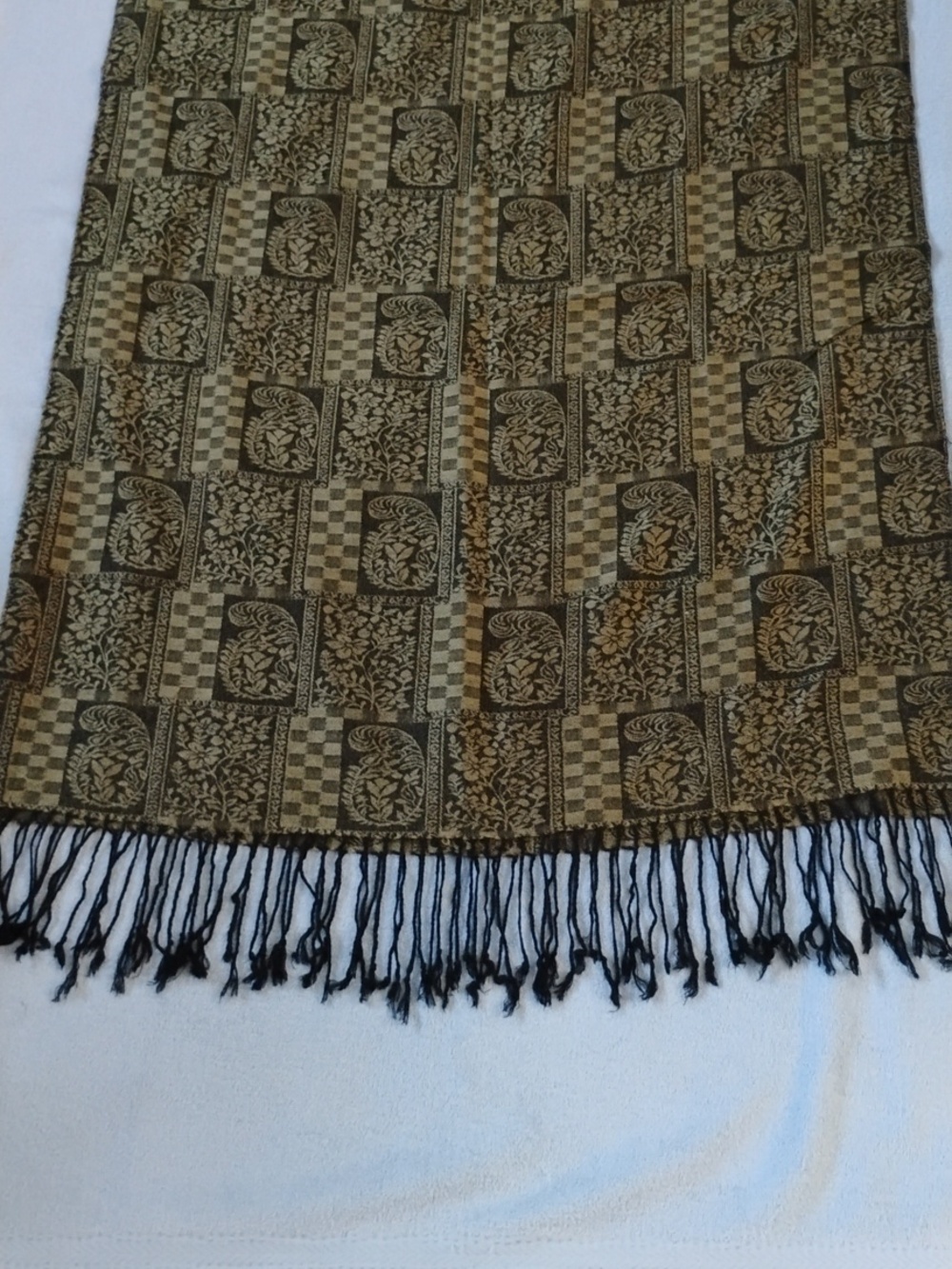 Scarf / Wrap - Picture 4 of 6